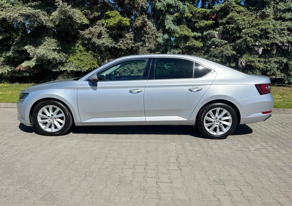 Skoda Superb cena 82900 przebieg: 125000, rok produkcji 2019 z Elbląg małe 436